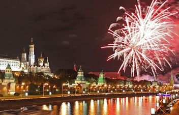 Салюты и фейерверки